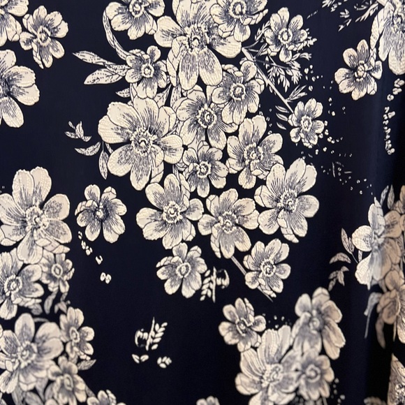Expresso Navy Blue and White Embossed Floral Design Dress Size 2X - Picture 6 of 7
